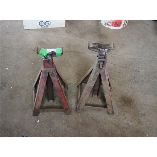 2 Jack Stands (Stand 15" T)