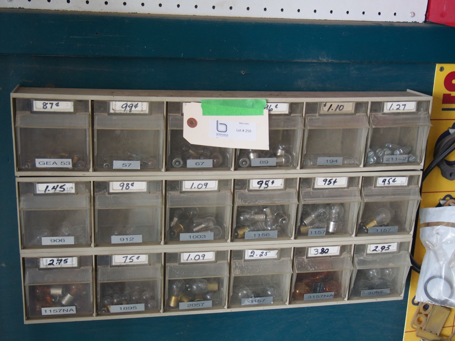 Plastic Display Rack with Auto Light Bulbs