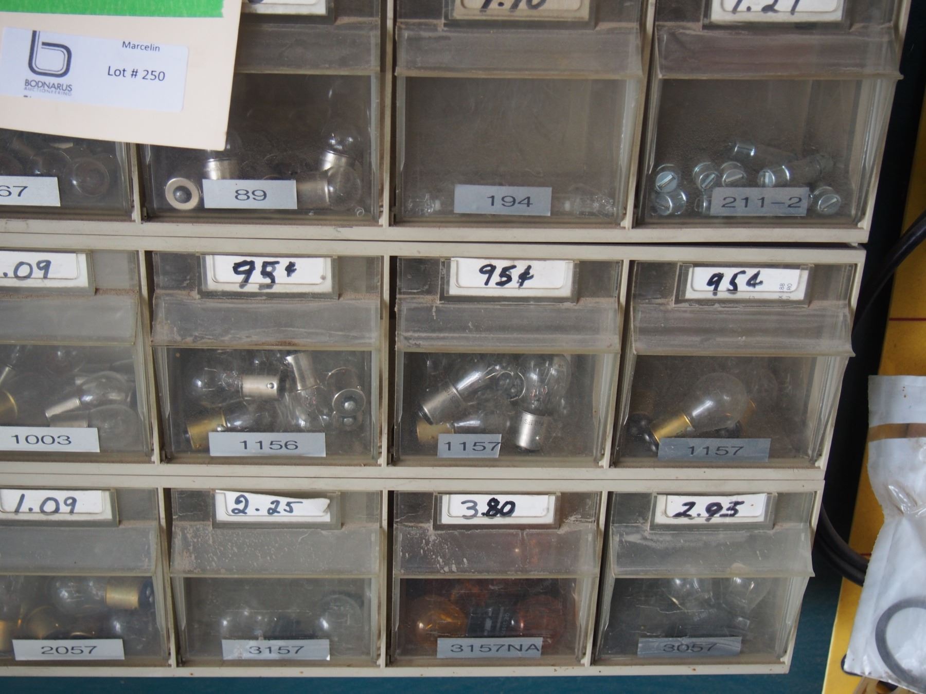 Plastic Display Rack with Auto Light Bulbs