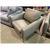 Image 2 : GREY LEATHER CHAIR