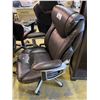 Image 2 : BLACK EXECUTIVE OFFICE CHAIR