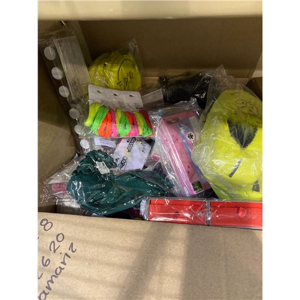 BOX OF ASSORTED STORE GOODS (XMAS SOCKS, GRINCH SLIPPERS, LIP BALM, JEWELRY, BEAUTY ACCESSORIES)