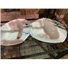 Image 2 : 3 WHITE BATHROOM SINKS