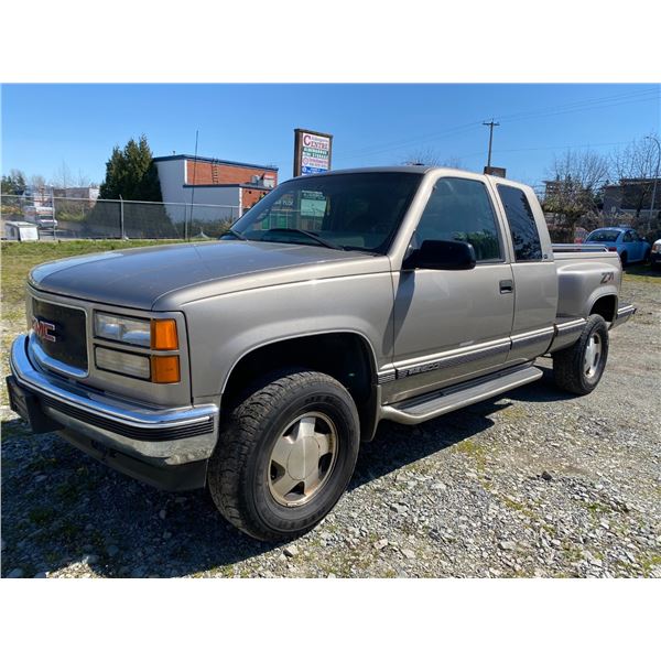 1999 GMC 1500 Z71, PICKUP, GREY, GAS, AUTOMATIC *MUST TOW NEEDS NEW BRAKES* VIN#2GTEK19R2W1537876,