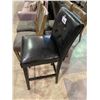 Image 2 : BLACK LEATHER OVER HEIGHT CHAIR