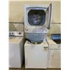 Image 2 : G.E. STACKABLE WASHER/DRYER UNIT MODEL GUAP270EM3WW