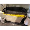 Image 2 : 5 BINS OF CURTAINS