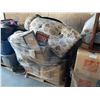 Image 1 : PALLET OF ASSORTED HOUSEHOLD ITEMS (MATTRESS PAD, CLOTHES, DECOR, ETC)