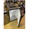 Image 2 : INSIGNIA BEVERAGE COOLER/DISPENSER MAY NEED REPAIRS &/OR MISSING PIECES