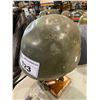 Image 3 : VINTAGE ARMY HELMET & CANADA PIN