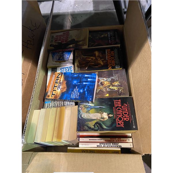 BOX OF ASSORTED SCI-FI & FANTASY PAPERBACK BOOKS