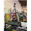 Image 3 : TABLE LAMPS, TRIPOD, EASEL, WINDOW BLINDS, ETC