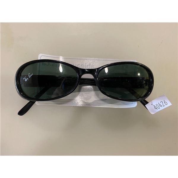 PAIR OF RAYBAN SUNGLASSES