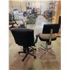 Image 2 : 2 ROLLING OFFICE CHAIRS