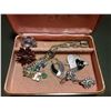 Image 2 : Vintage Pink Jewlery box with contents