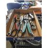 Image 1 : TRAY OF PRUNERS, HAND TOOLS, WIRE STRIPPER