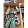 Image 2 : TRAY OF PRUNERS, HAND TOOLS, WIRE STRIPPER