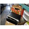 Image 2 : 2 boxes of kitchen appliances and items