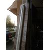 Image 2 : 2 8FT FLUORESCENT LIGHTS AND BULBS