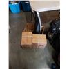 Image 1 : Bionaire tower fan, wooden crate and 2 boxes of new pot scrubbers