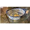 Image 2 : Box of art glass vase, nacho bowl set and porcelain tray
