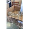 Image 4 : Box of art glass vase, nacho bowl set and porcelain tray