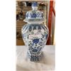 Image 2 : Eastern vase and porcelain mantle clock