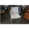 Image 2 : 4 WHITE STACKING CHAIRS