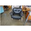 Image 2 : BLACK LEATHER ARMCHAIR