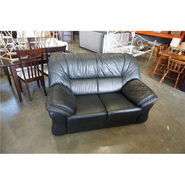 BLACK LEATHER LOVESEAT