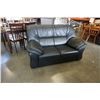 Image 2 : BLACK LEATHER LOVESEAT