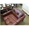 Image 2 : VINTAGE WOOD FRAMED TUFTED LEATHER CHAIR