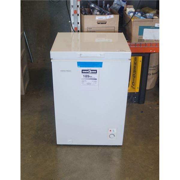 DIPLOMAT APARTMENT SIZE CHEST FREEZER