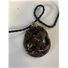 Image 2 : 100 leather necklaces and retail stand