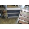 Image 3 : 2 display shelves