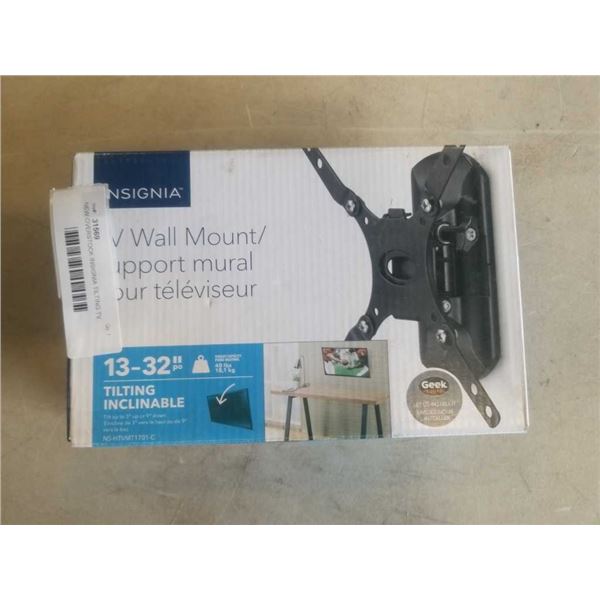 NEW OVERSTOCK INSIGNIA TILTING TV WALL MOUNT 13-32 INCHES 40LB CAPACITY