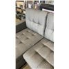 Image 5 : BRAND NEW GREY TUFTED REVERSIBLE SECTIONAL SOFA - RETAIL $899 COTTON LINEN FABRIC 5' X 7'
