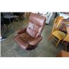 Image 2 : LEATHER SWIVEL RECLINER