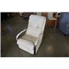 Image 1 : LAZBOY WHITE LEATHER RECLINER