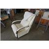 Image 2 : LAZBOY WHITE LEATHER RECLINER