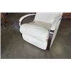 Image 3 : LAZBOY WHITE LEATHER RECLINER