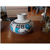 Image 4 : SIGNED AZTEC VASE AND METAL BIRD TABLE LAMP