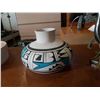 Image 6 : SIGNED AZTEC VASE AND METAL BIRD TABLE LAMP