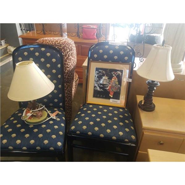 2 TABLE LAMPS AND EASTERN PICTURE
