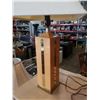 Image 3 : PAIR OF OAK TABLE LAMPS