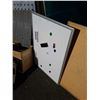 Image 2 : Whiteboard and bulletin board