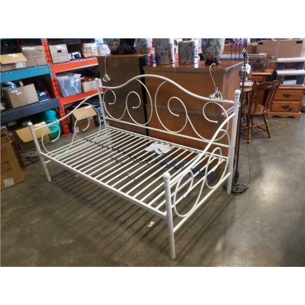 Victoria metal daybed up to 400LB capacity