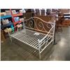 Image 1 : Victoria metal daybed up to 400LB capacity