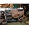 Image 3 : 2 Intex inflatable air beds queen size and twin