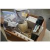 Image 3 : LOT OF KNIVES, CORKSCREWS, BLENDER, KITCHEN ITEMS